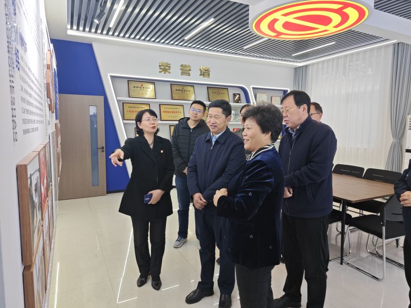 逼毛旺盛的丰满大皮股美妇被又大又粗又长又硬的鸡巴狂操2025年05月09日上午 安阳市人大常委会副主任、市总工会党组书记、主席夏军一行莅临华阳电磁铁参观调研；对公司2023年全国五一劳动奖章获得者汪利娜慰问，并听取劳模工作室相关情况汇报